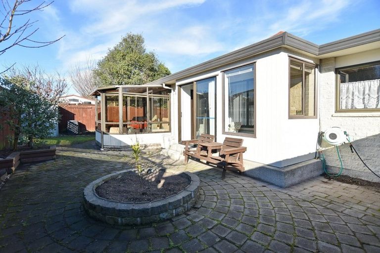 Photo of property in 2 Sawyers Arms Road, Northcote, Christchurch, 8052