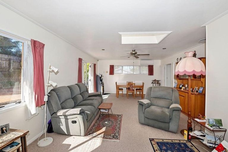 Photo of property in 1/28 Nikau Street, New Lynn, Auckland, 0600