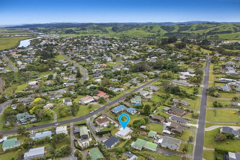 Photo of property in 10 St James Avenue, Helensville, 0800