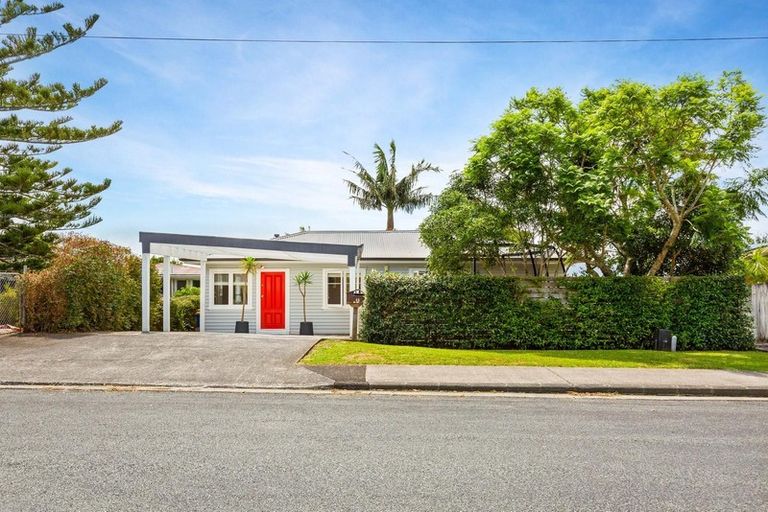 Photo of property in 46 Renata Crescent, Te Atatu Peninsula, Auckland, 0610