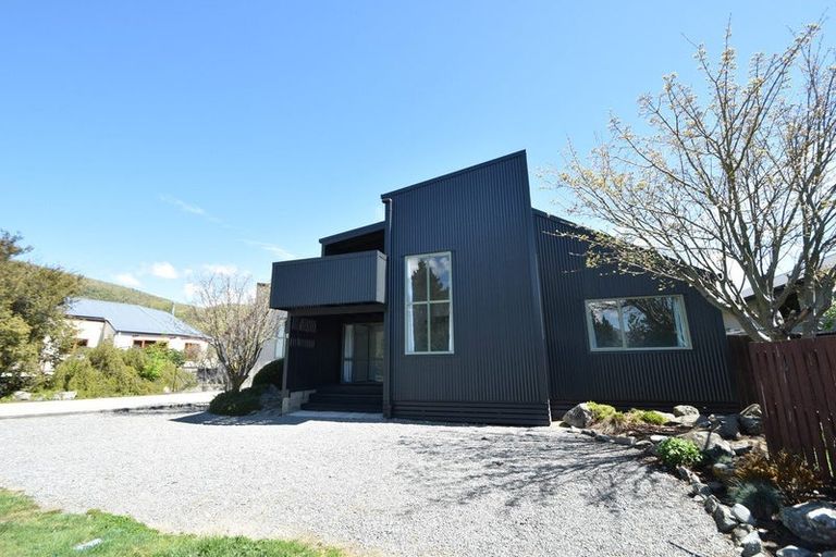 Photo of property in 12 Ahuriri Drive, Omarama, 9412