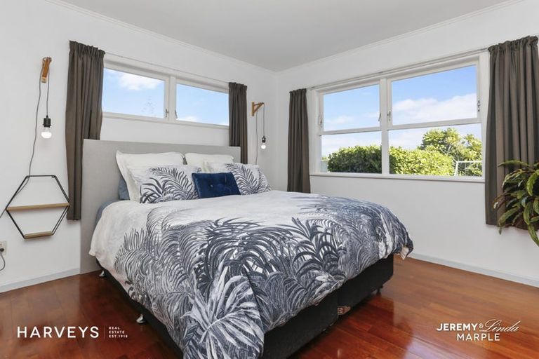 Photo of property in 3 Tauhara Street, Green Bay, Auckland, 0604