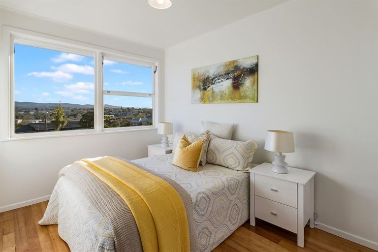 Photo of property in 32 Kirrie Avenue, Te Atatu South, Auckland, 0610