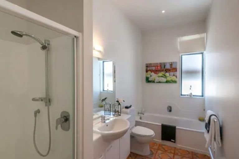 Photo of property in 4/12 Herons Way, Northcote, Auckland, 0627