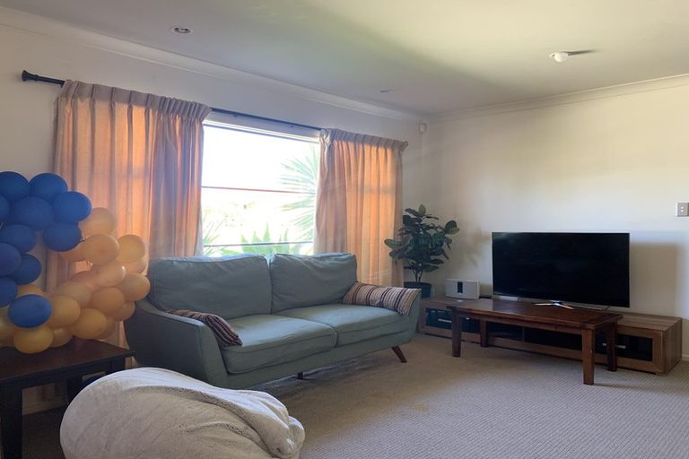 Photo of property in 28 Donegal Park Drive, Flat Bush, Auckland, 2019