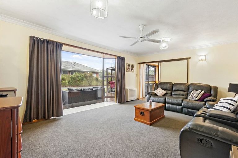 Photo of property in 31 Solomon Avenue, Redwood, Christchurch, 8051