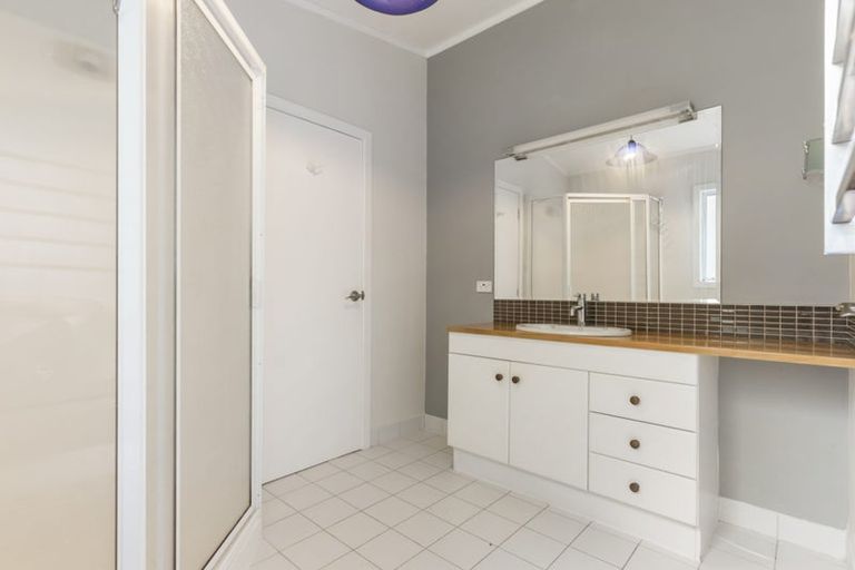 Photo of property in 126 Candia Road, Henderson Valley, Auckland, 0614