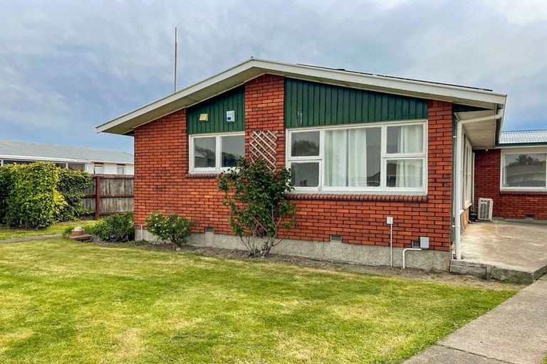 Photo of property in 64 Frensham Crescent, Woolston, Christchurch, 8062