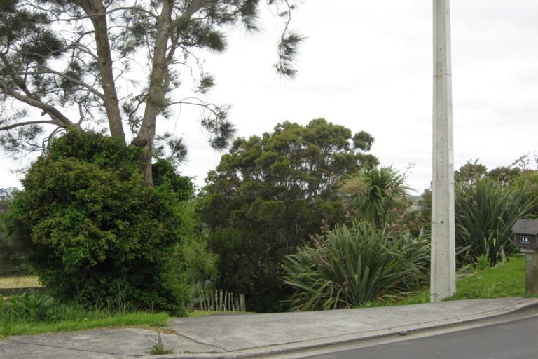 Photo of property in 14 Roberts Road, Matakatia, Whangaparaoa, 0930