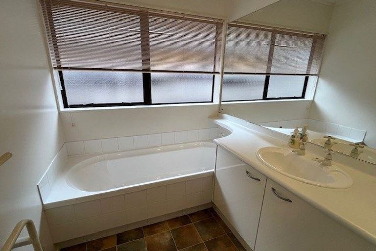 Photo of property in 2/31 Crescent Hills Court, Northpark, Auckland, 2013