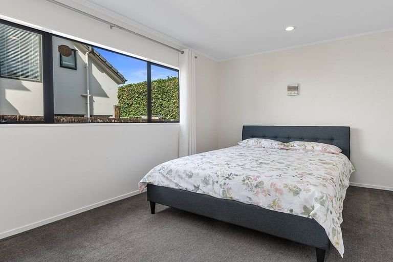 Photo of property in 2/46 Eversleigh Road, Belmont, Auckland, 0622