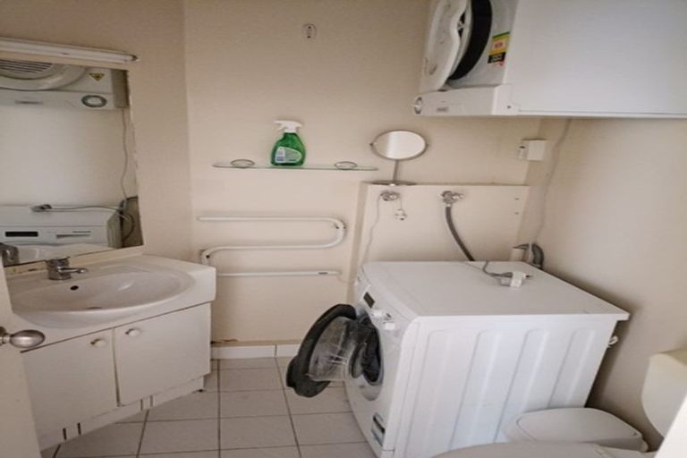 Photo of property in Terrace Tower Apartments, 8b/126 The Terrace, Wellington Central, Wellington, 6011