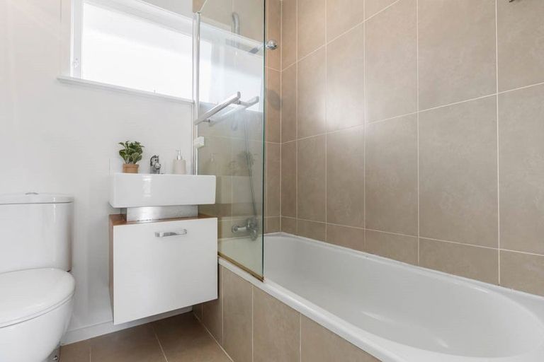 Photo of property in 2/8 Ngataringa Road, Devonport, Auckland, 0624