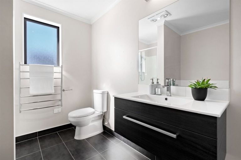 Photo of property in 4 Kotuku Lane, Hobsonville, Auckland, 0616