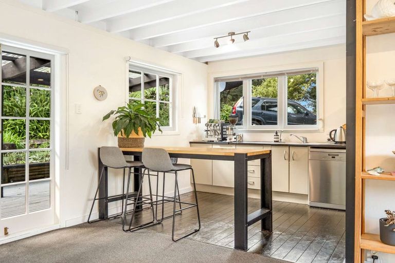 Photo of property in 33 Tainui Road, Titirangi, Auckland, 0604