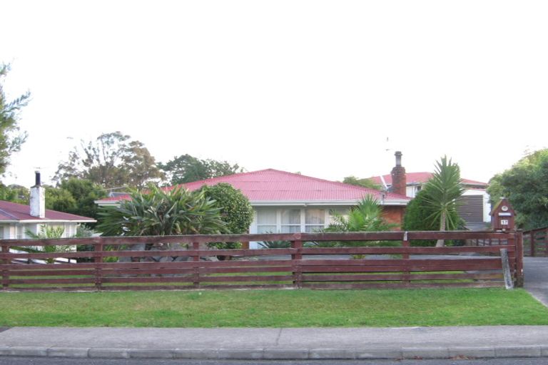Photo of property in 17 Cornwall Street, Te Atatu South, Auckland, 0610