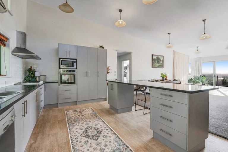 Photo of property in 91 Mangakura Road, Helensville, 0875