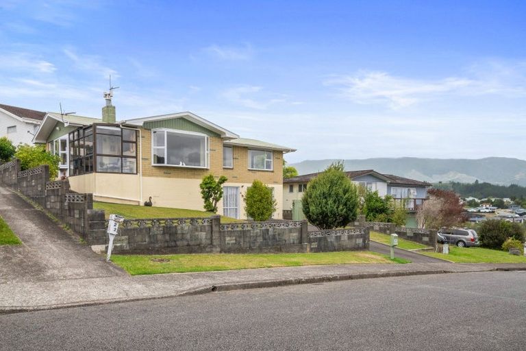 Photo of property in 20 Sunnyview Drive, Brown Owl, Upper Hutt, 5018