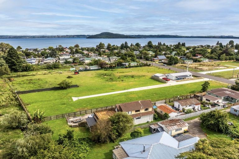 Photo of property in 52a Robinson Avenue, Holdens Bay, Rotorua, 3010
