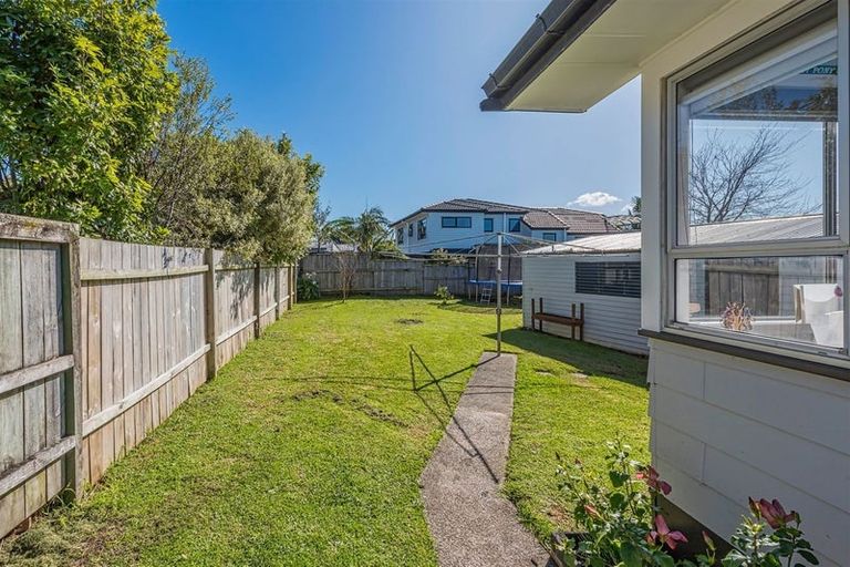 Photo of property in 4 Pipitea Place, Massey, Auckland, 0614