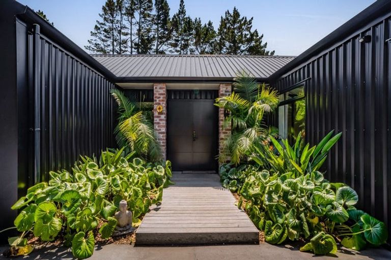 Photo of property in 68 Parrs Road, Hurworth, New Plymouth, 4371