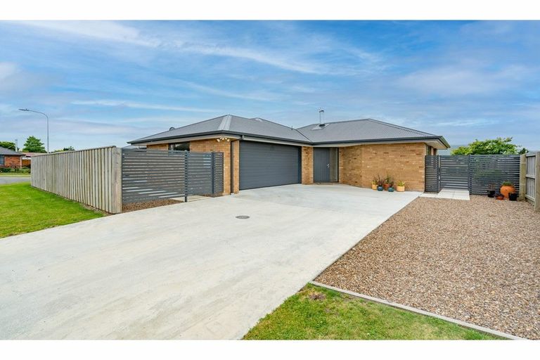 Photo of property in 14 Ruru Place, Oxford, 7430