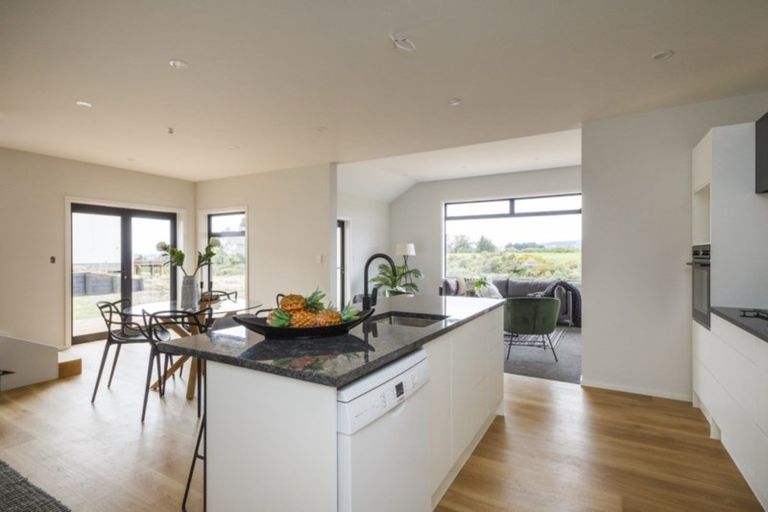 Photo of property in 20 Coutts Way, Fitzherbert, Palmerston North, 4410