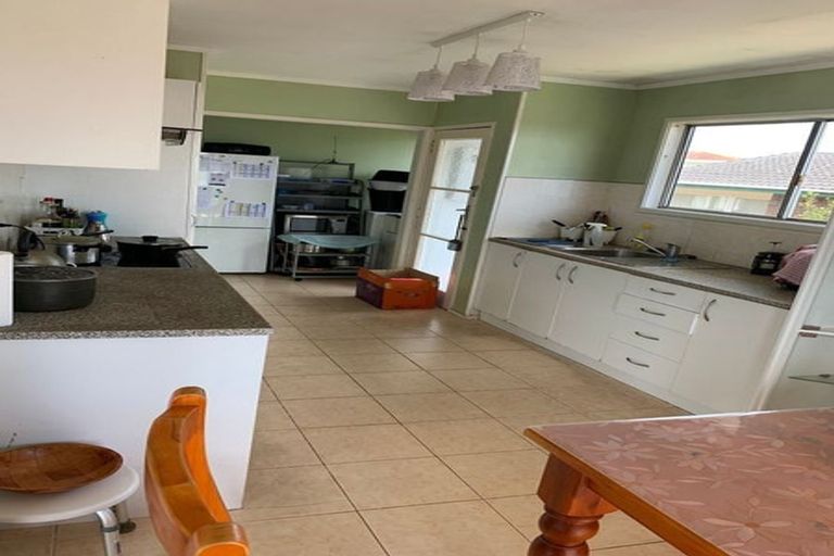 Photo of property in 5 Vanbrugh Place, Bucklands Beach, Auckland, 2014