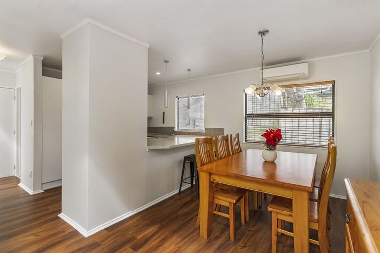 Photo of property in 2/18 Noeleen Street, Glenfield, Auckland, 0629