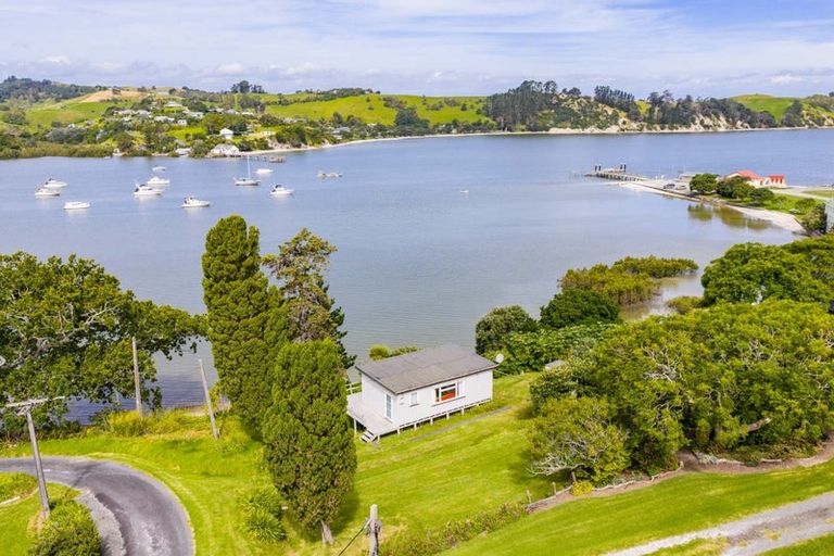 Photo of property in 16 Fisher Street, Pahi, Paparoa, 0571