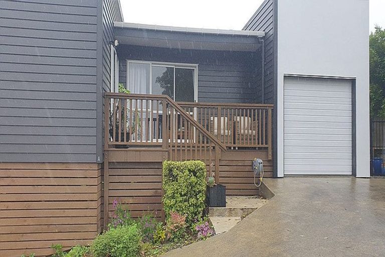 Photo of property in 81a Percy Kinsman Crescent, Riverstone Terraces, Upper Hutt, 5018