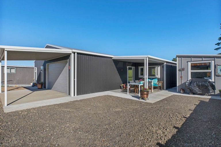 Photo of property in 50 Binns Road, Karioitahi, Waiuku, 2683