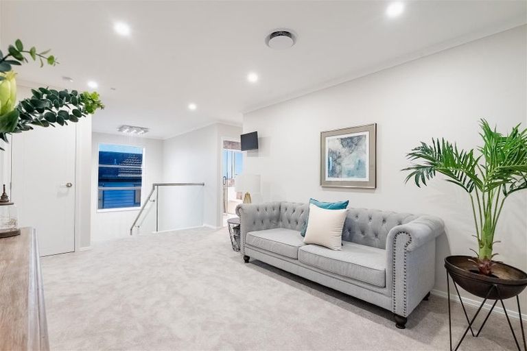 Photo of property in 18 Emerald Avenue, Rosehill, Papakura, 2113