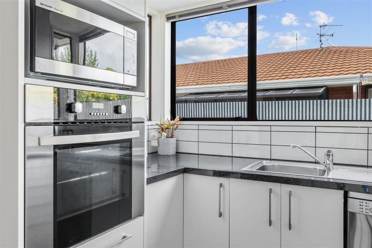 Photo of property in 2/151 Northcote Road, Northcote, Christchurch, 8052