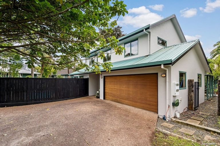 Photo of property in 12 Waipuia Place, Greenhithe, Auckland, 0632