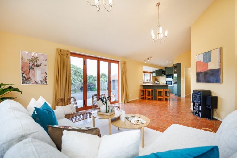 Photo of property in 25 Schnell Drive, Kelvin Grove, Palmerston North, 4414