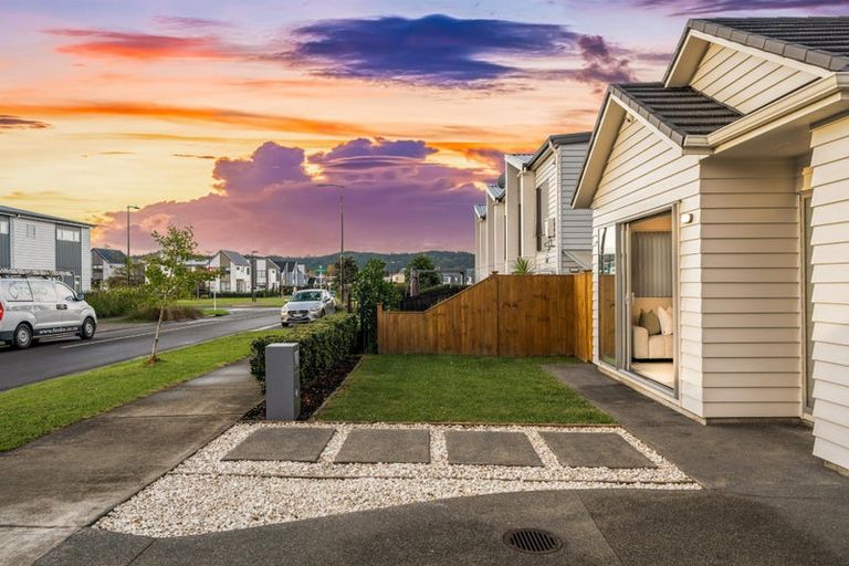 Photo of property in 3 Tarras Road, Kumeu, 0810