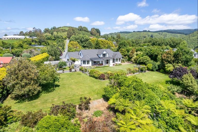 Photo of property in 30 Emerald Hill Drive, Birchville, Upper Hutt, 5018