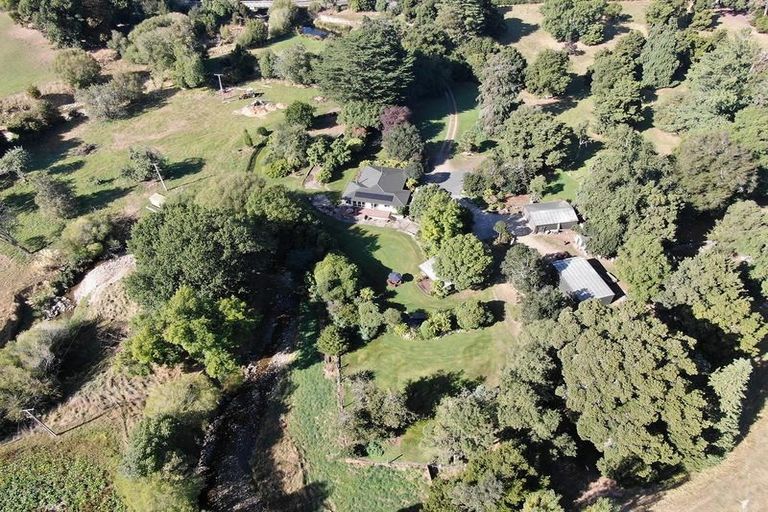 Photo of property in Ravenscliffe, 176 Woodside Road, Woodside, Outram, 9073