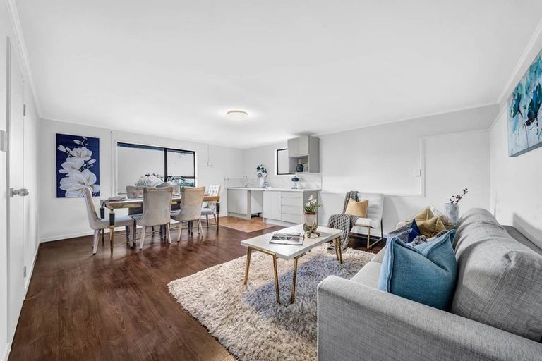 Photo of property in 10 Marco Place, Highland Park, Auckland, 2010