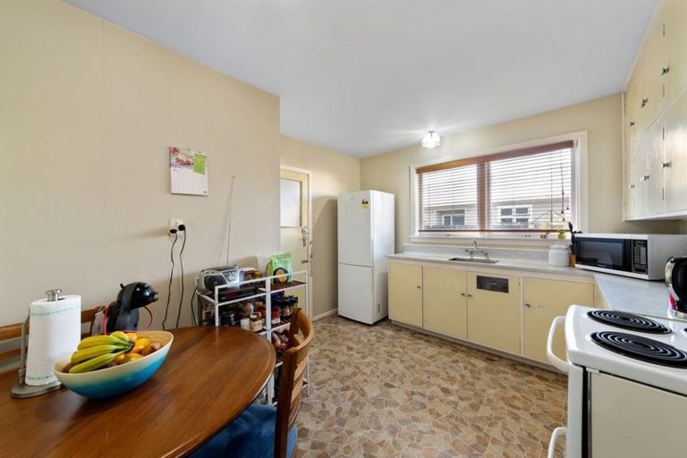 Photo of property in 2/42 North Avon Road, Richmond, Christchurch, 8013