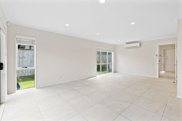 Photo of property in 5 Reno Way, Flat Bush, Auckland, 2016