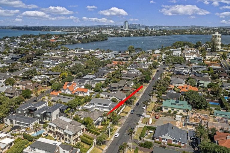 Photo of property in 15a Ocean View Road, Milford, Auckland, 0620