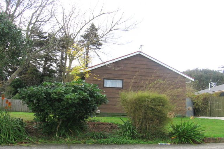 Photo of property in 43 Chatsworth Place, Highbury, Palmerston North, 4412