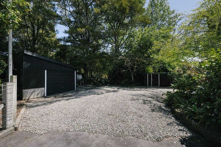 Photo of property in 200 Aokautere Drive, Fitzherbert, Palmerston North, 4471