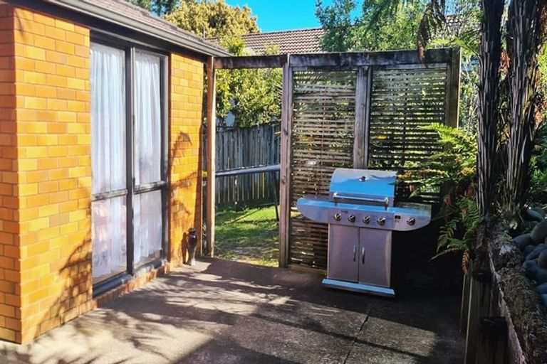 Photo of property in 96 Kamara Road, Glen Eden, Auckland, 0602
