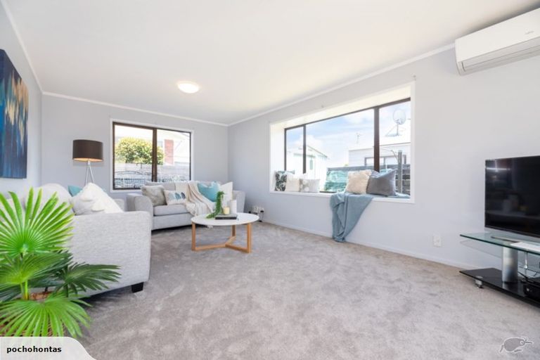 Photo of property in 2/8 Shakespeare Road, Milford, Auckland, 0620