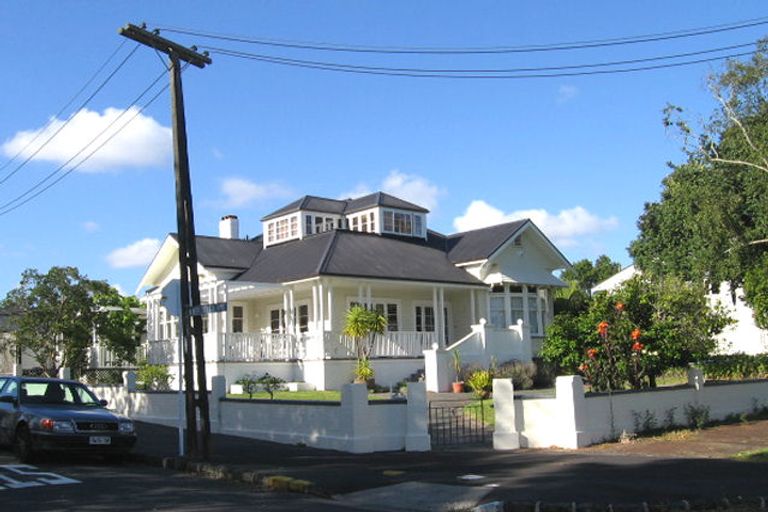 Photo of property in 22 Bella Vista Road, Herne Bay, Auckland, 1011