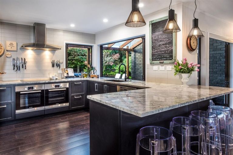 Photo of property in 12 Juliet Place, Forrest Hill, Auckland, 0620