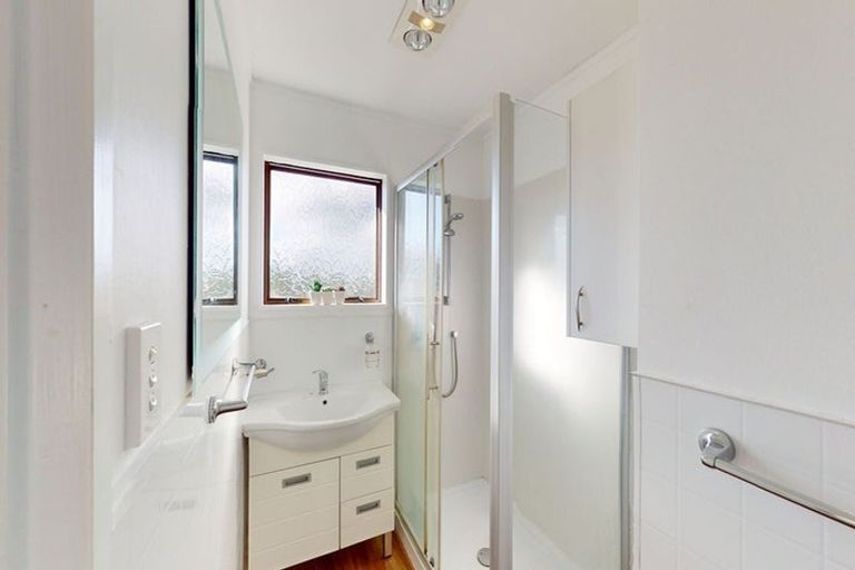 Photo of property in 41a Sunhaven Drive, Newlands, Wellington, 6037